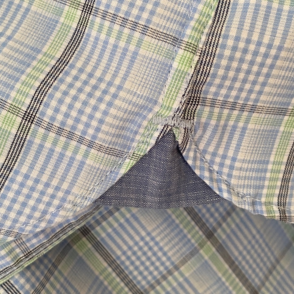 Van Heusen Never Tuck Men’s Med Runs Small Lt Blue Plaid Button Down Shirt - Picture 6 of 14